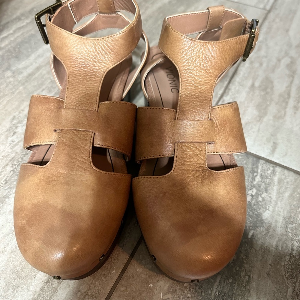 Vionic Women's Brown Leather Sandals